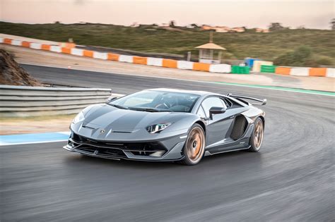 How fast can a Lamborghini go?