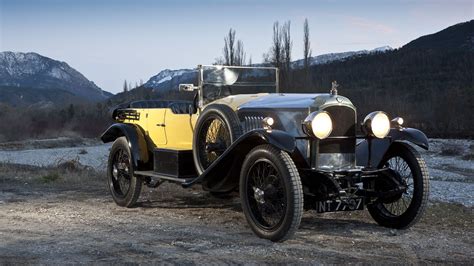 What year did the first car go 100 mph?