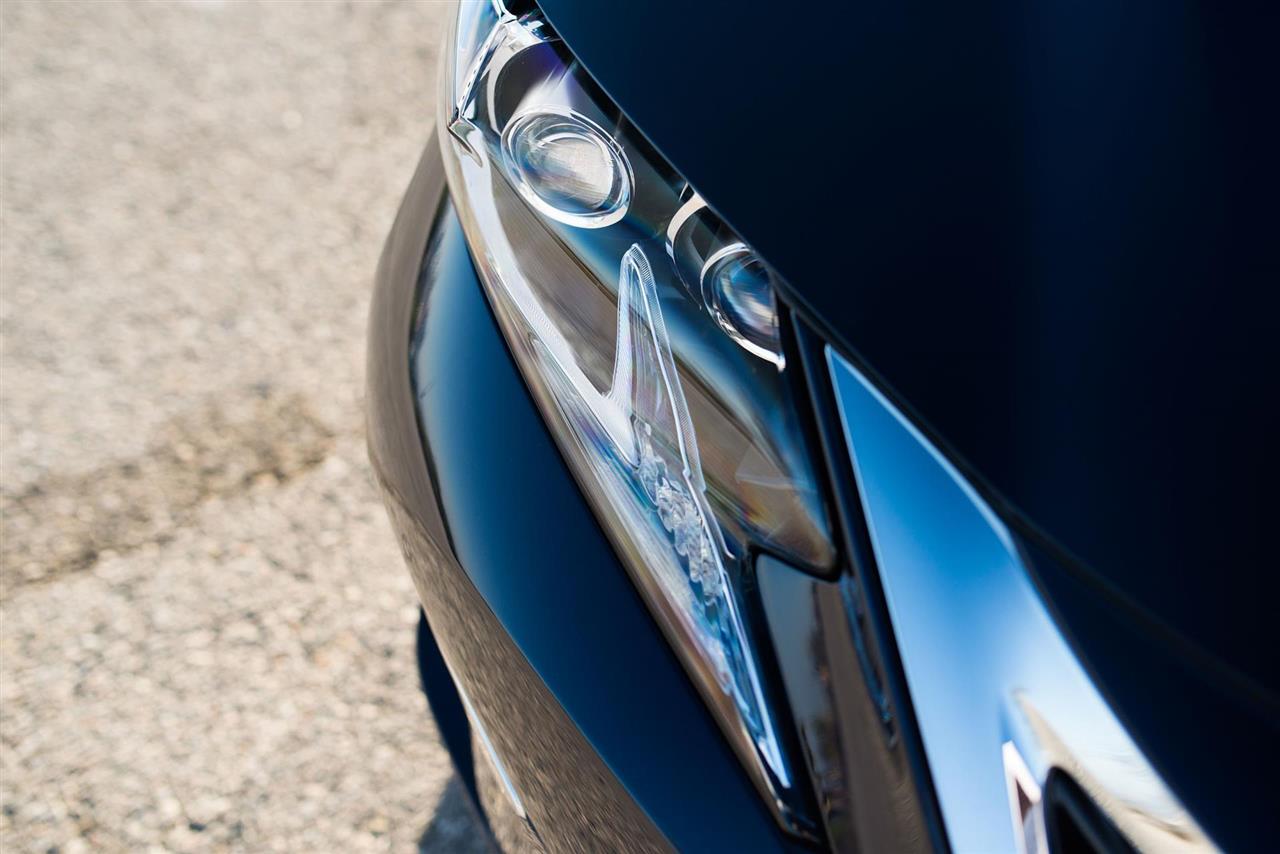 2022 Lexus ES 300h Features, Specs and Pricing 6