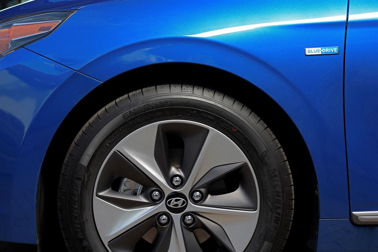 2021 Hyundai Ioniq Plug-In Hybrid Features, Specs and Pricing 4