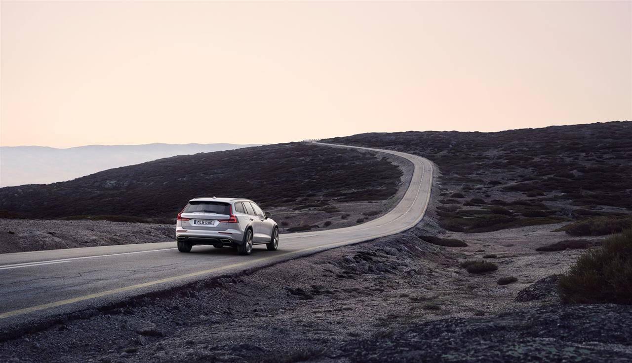 2020 Volvo V60 Cross Country Features, Specs and Pricing 4