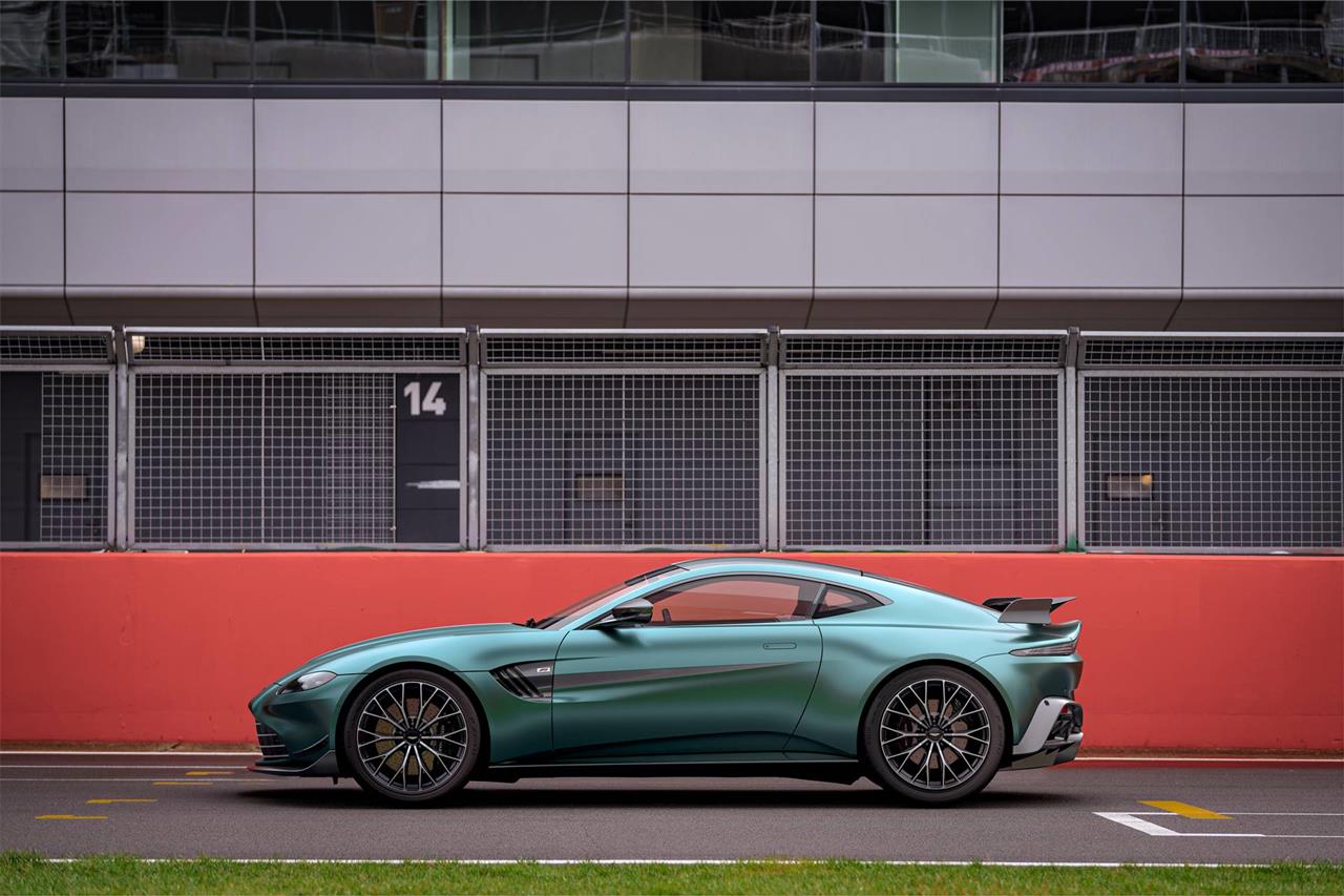 2021 Aston Martin Vantage Features, Specs and Pricing 3