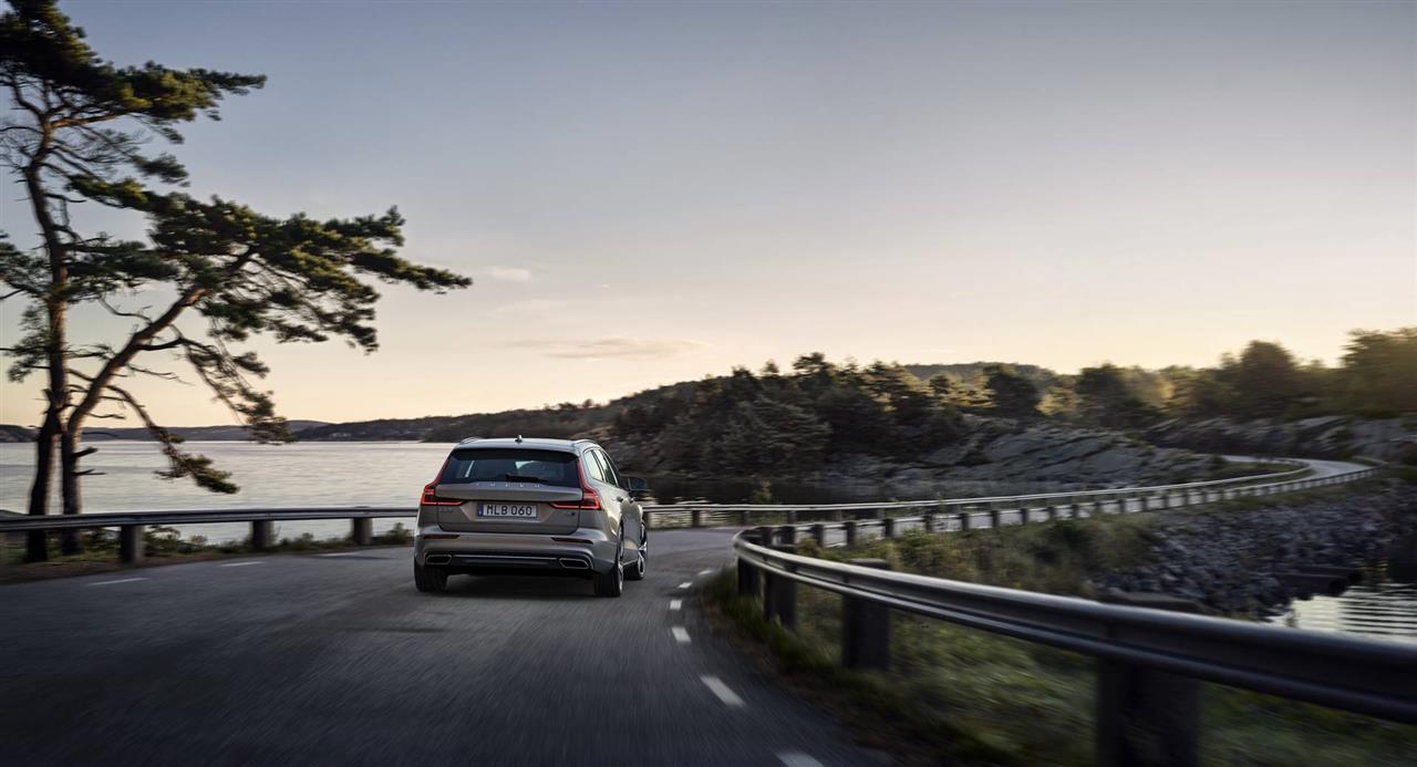 2021 Volvo V60 Features, Specs and Pricing 3