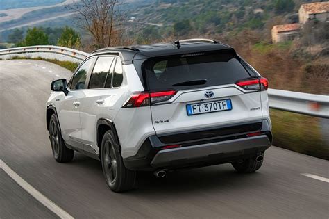 Can 3 Adults Fit In Back Of RAV4?