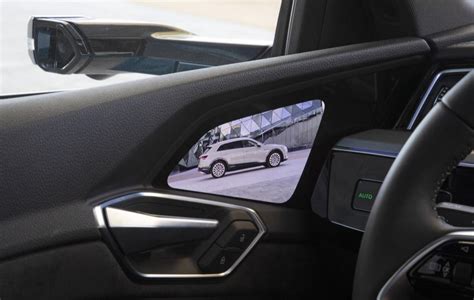 Do Audi virtual mirrors fold?