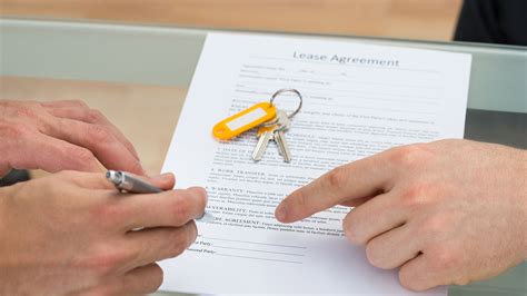 Does a lease help or hurt your credit?