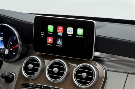 Does Mercedes COMAND support Apple Carplay?