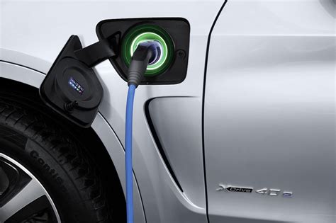 Does the BMW hybrid charge while driving?