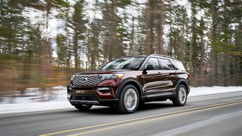 Does The Ford Edge Or The Explorer Get Better Gas Mileage?