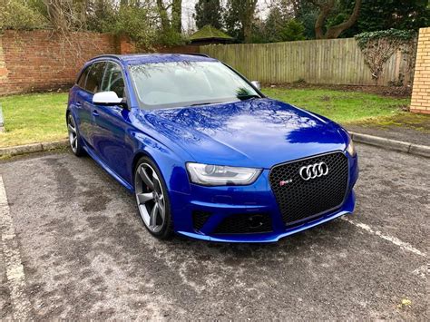 Does the RS4 have a V8?