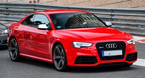 Does the RS5 have a V-8?