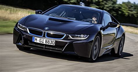 How fast can a BMW i8 go?