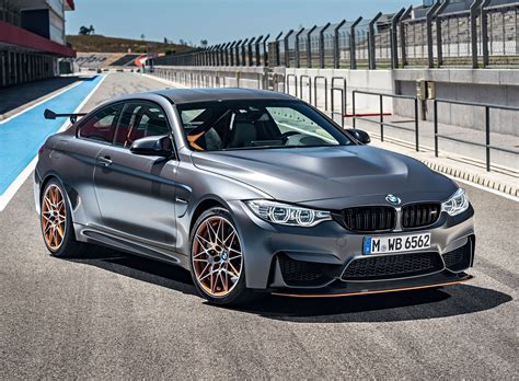 How fast is BMW M4?