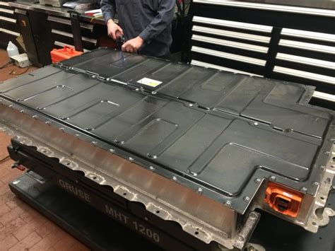 How long will batteries in BMW i3 last?