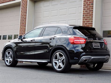 How many miles per gallon does a Mercedes-Benz GLA GLA 250 get?