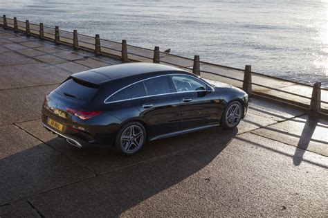 Is a shooting brake an estate car?