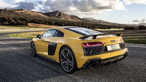 Is an Audi R8 a V10?