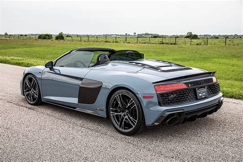 Is Audi R8 twin turbo?