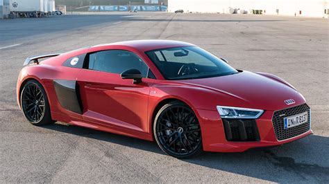 Is Audi R8 V10 turbocharged?