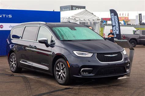 Is Chrysler Discontinuing The Pacifica?