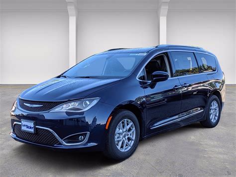 Is Chrysler Pacifica A Full Size Van?