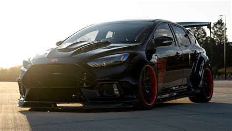 Is Ford Focus St A V8?