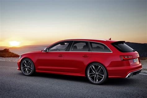 Is the Audi RS6 twin turbo?