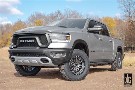 Is The Ram Rebel A 6 Cylinder?