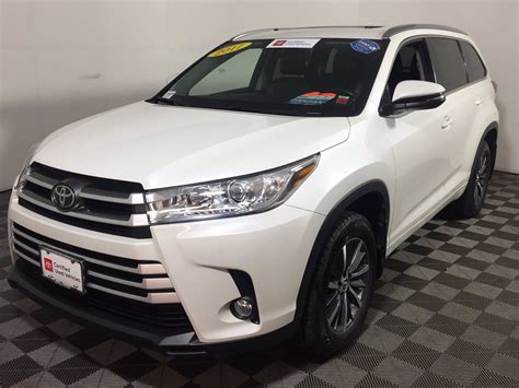 Is Toyota Highlander XLE Better Than Limited?