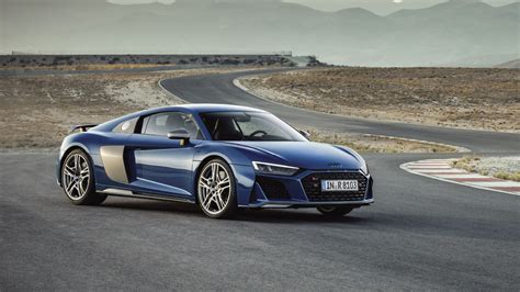 Is TT RS faster than R8?