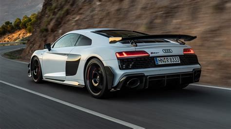 What is the top speed of Audi R8 V10 2023?