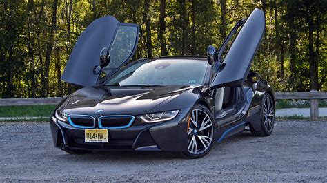 What is the top speed of the BMW i8?