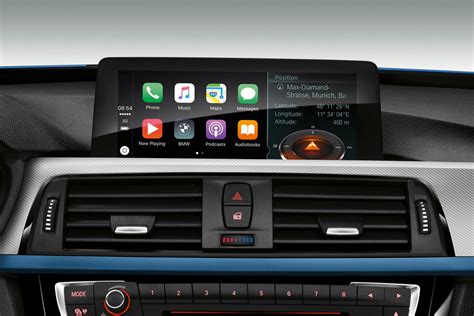 Which iDrive has apple CarPlay?