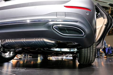 Why does Mercedes use fake exhaust tips?