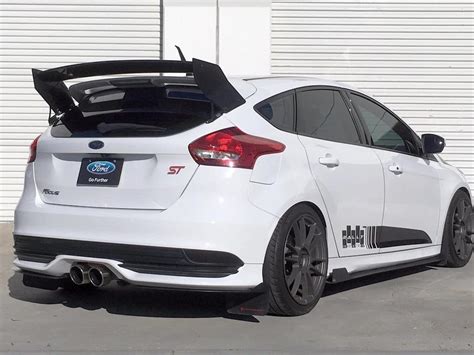 Why Was The Focus St Discontinued?