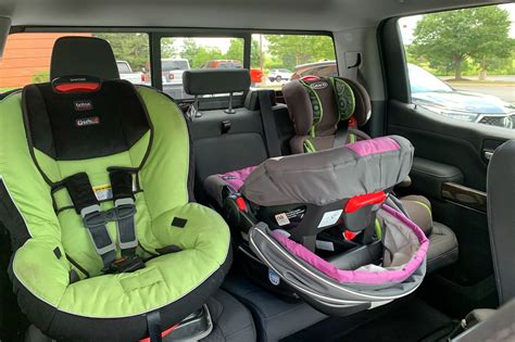 Can 2 Car Seats Be Next To Each Other?