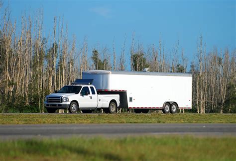 Can a Silverado 1500 pull a gooseneck trailer?