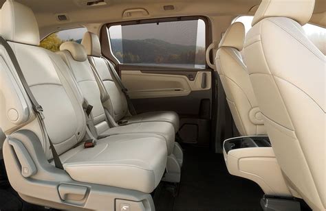 Do seats fold down in Honda Odyssey?