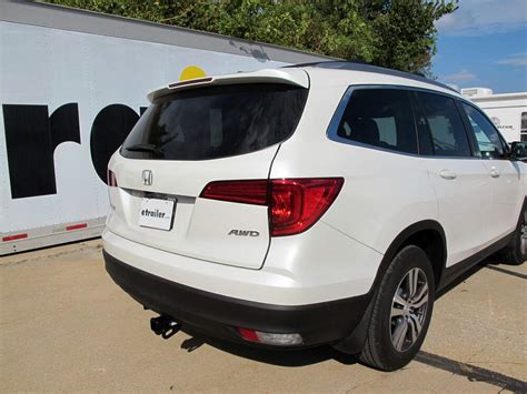 Does Honda Pilot Touring Come With Trailer Hitch?