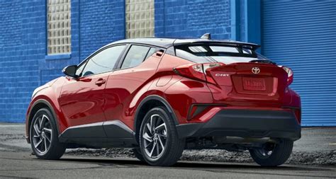 Does the 2023 Toyota C-HR have a sunroof?