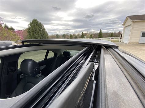 How Do You Close A Panoramic Roof?