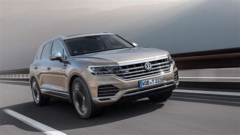 How many miles per gallon does a 2023 Touareg get?