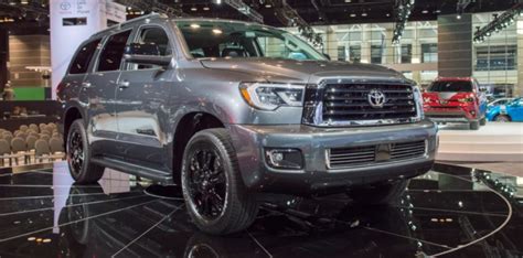 How many MPG does a 2023 Toyota Sequoia 4WD get?