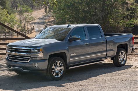 How Much Weight Can A 2016 Silverado 1500 Carry?