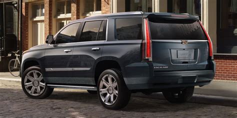 Is An Escalade The Same Size As A Suburban?