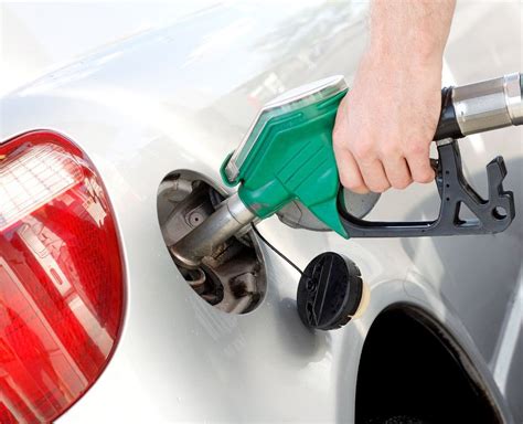 Is It Cheaper To Keep Your Gas Tank Full?