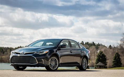 What is a Lexus equivalent to Toyota Avalon Hybrid?