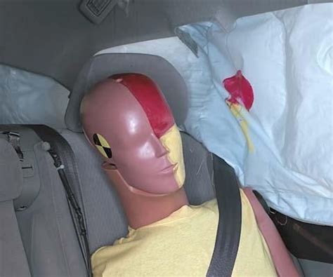 What is the rating of the Toyota HyRyder crash test?