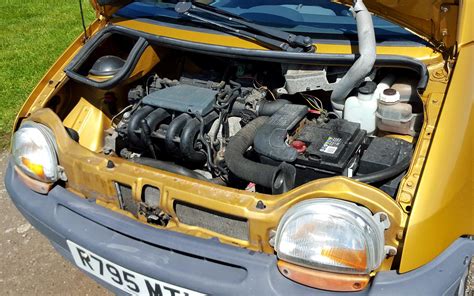 Where Is The Engine In A Renault Twingo?