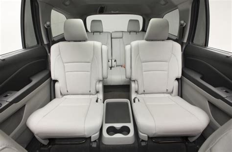 Which Has More Room Honda Pilot Or Toyota Highlander?